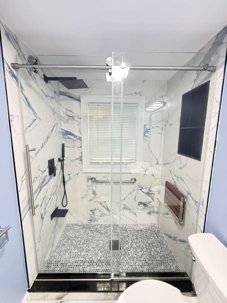 We create modern, relaxing bathrooms that combine comfort, style, and functionality. From walk-in showers and freestanding tubs to elegant tile work and cozy lighting, we transform your bathroom into a true retreat within your home.